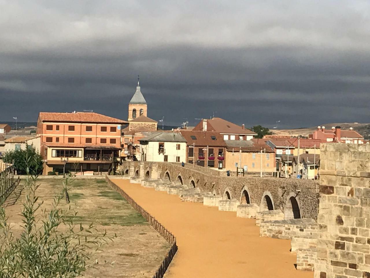 B&B Puente De Orbigo Hospital de Órbigo エクステリア 写真